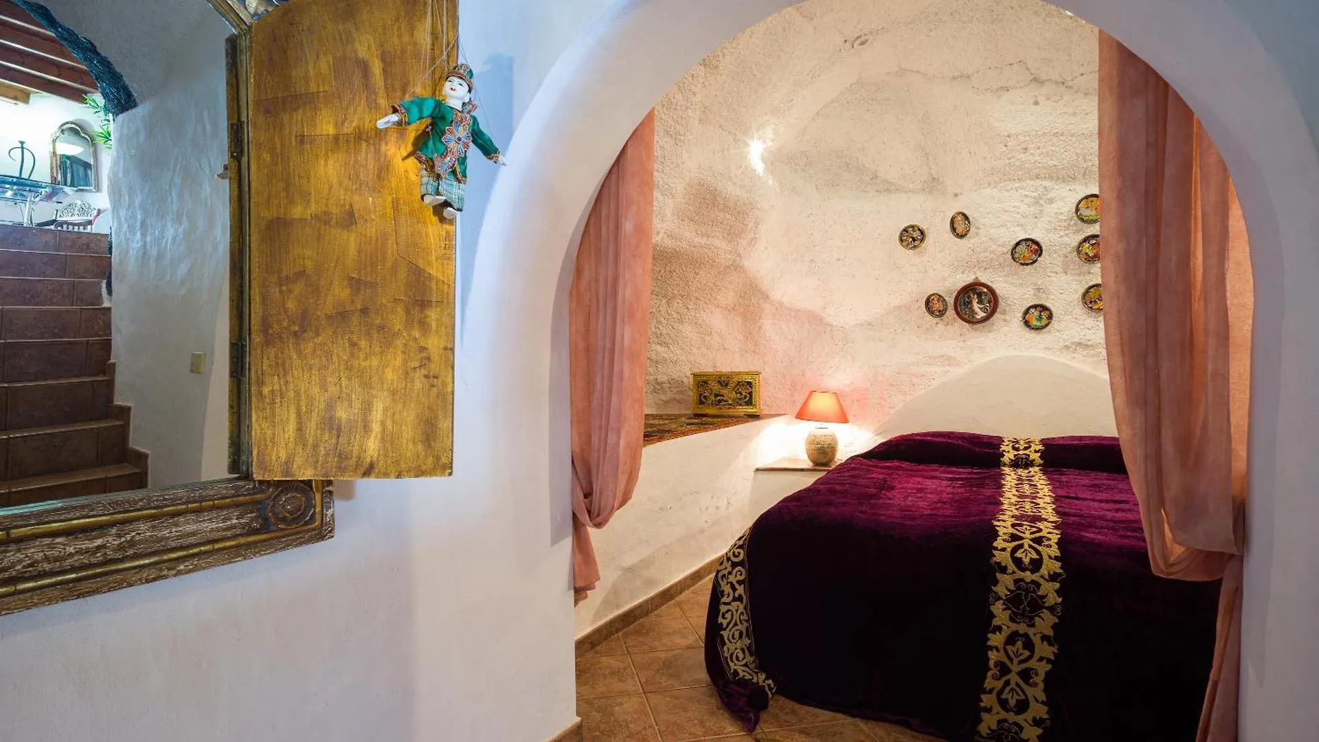 Castillo Lanzarote Villa Bentley - Luxury Villa -Sleep In A Volcanic Cave Tías