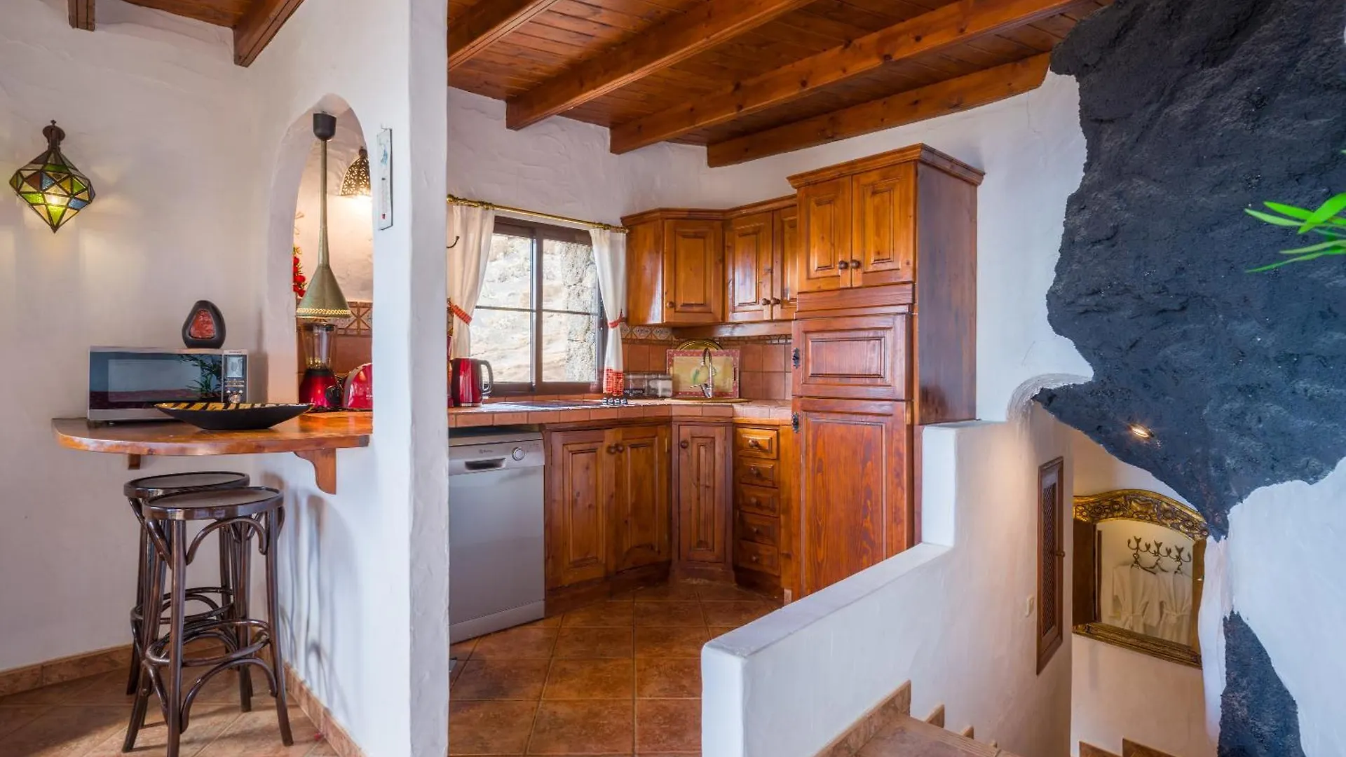Castillo Lanzarote Villa Bentley - Luxury Villa -Sleep In A Volcanic Cave Tias Apartment