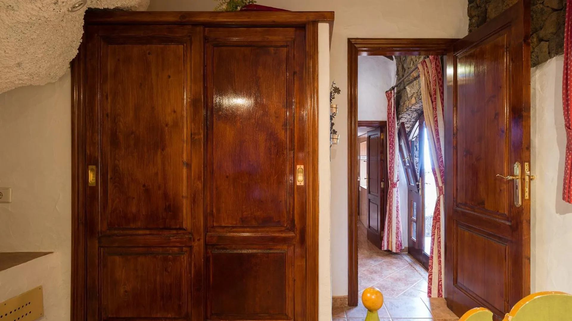 Castillo Lanzarote Villa Bentley - Luxury Villa -Sleep In A Volcanic Cave Tias