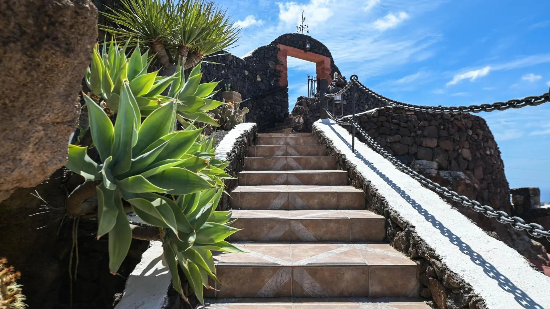 Apartament Castillo Lanzarote Villa Bentley - Luxury Villa -Sleep In A Volcanic Cave Tías