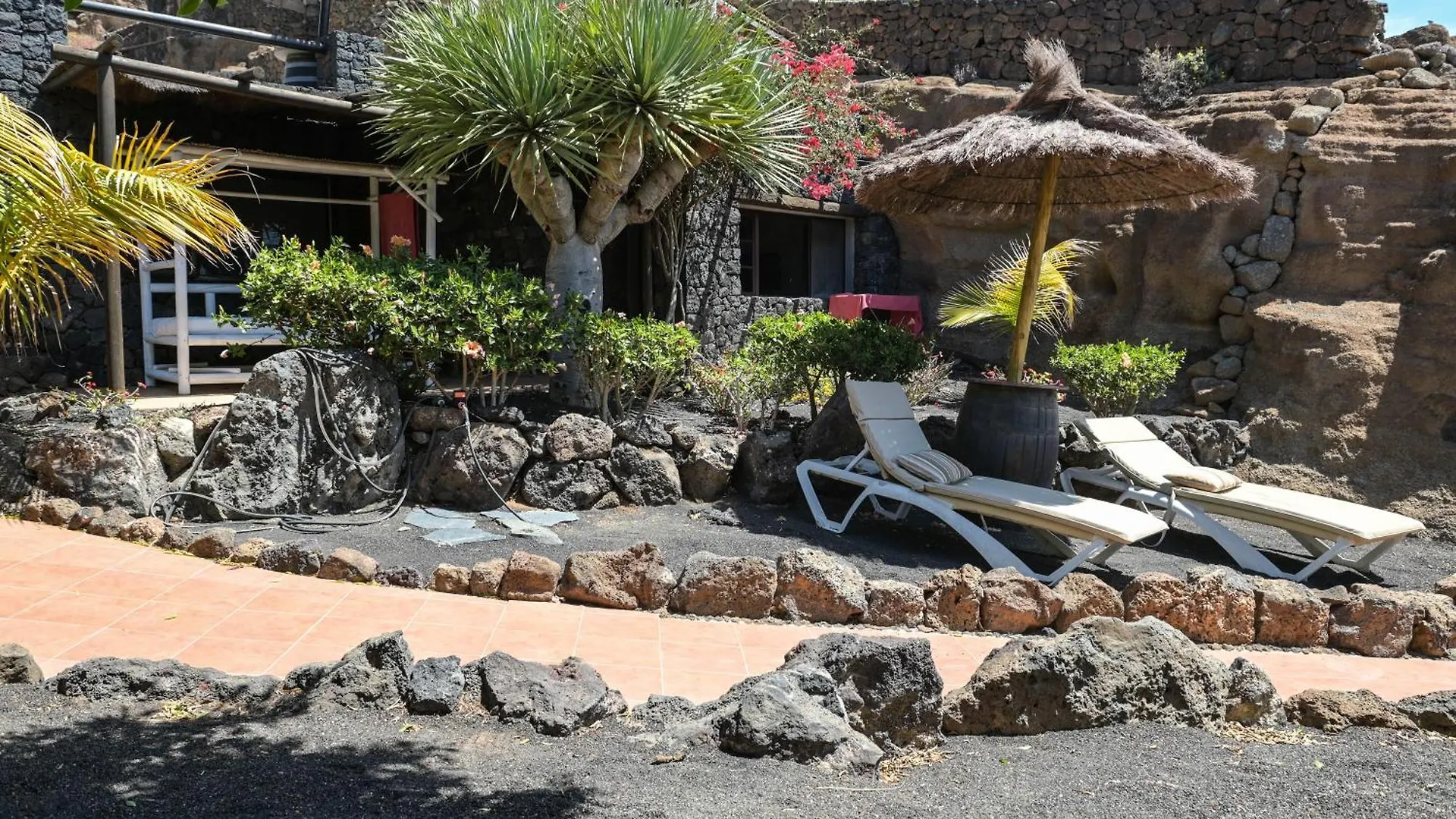 Castillo Lanzarote Villa Bentley - Luxury Villa -Sleep In A Volcanic Cave Tías Apartament