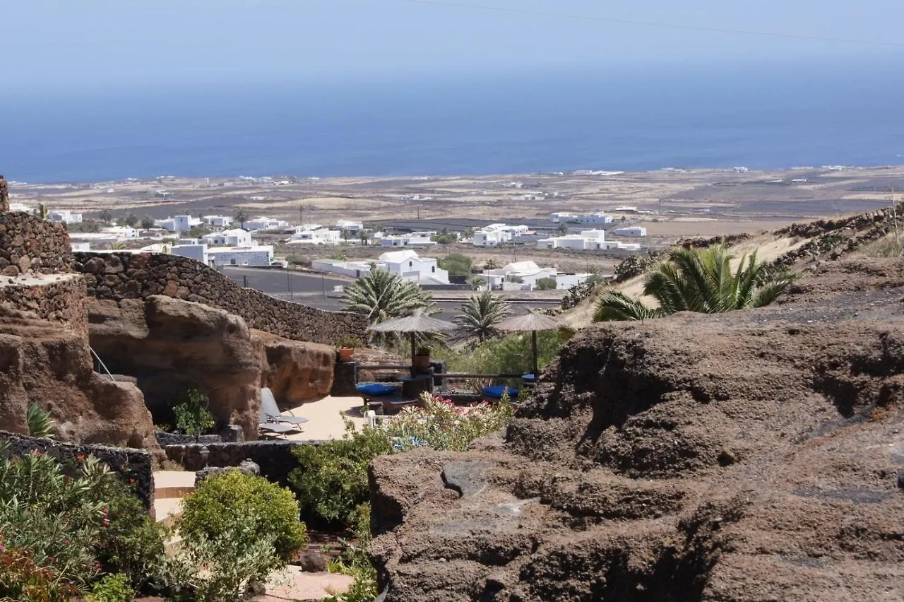 Castillo Lanzarote Villa Bentley - Luxury Villa -Sleep In A Volcanic Cave Tias Apartment