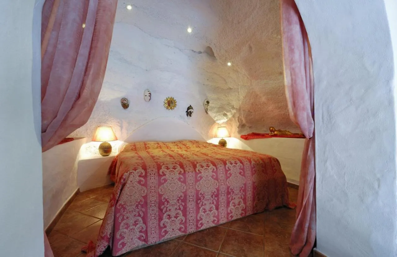 Castillo Lanzarote Villa Bentley - Luxury Villa -Sleep In A Volcanic Cave Tias Apartment