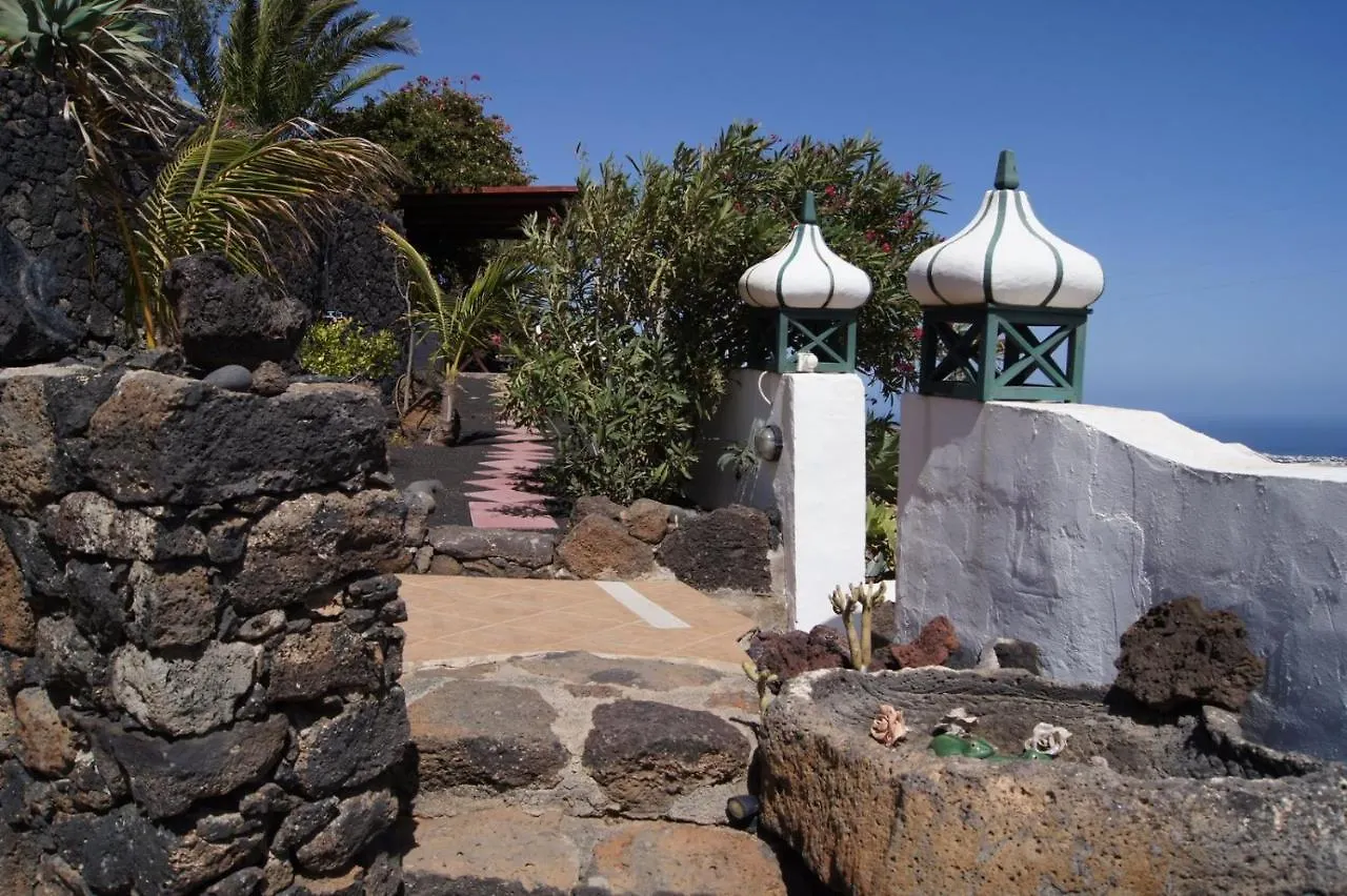 Castillo Lanzarote Villa Bentley - Luxury Villa -Sleep In A Volcanic Cave Tias Spain