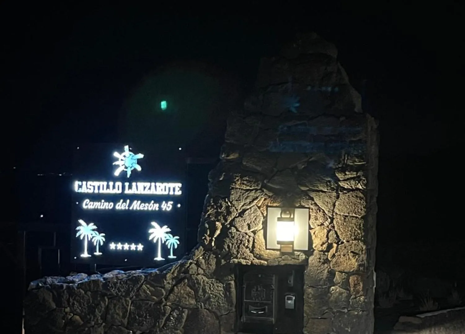 Castillo Lanzarote Villa Bentley - Luxury Villa -Sleep In A Volcanic Cave Tias Apartment