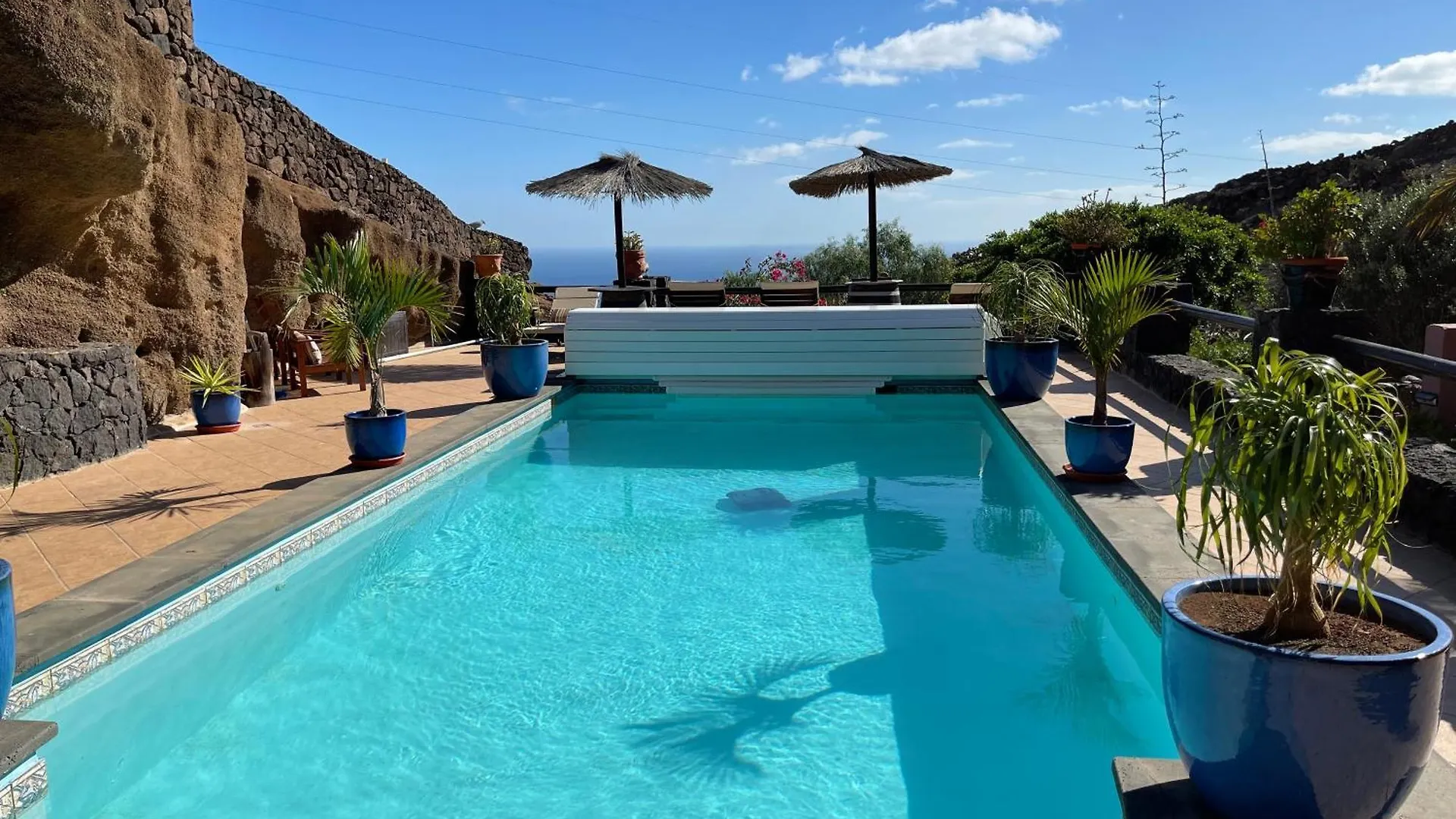 Castillo Lanzarote Villa Bentley - Luxury Villa -Sleep In A Volcanic Cave Tias Apartment