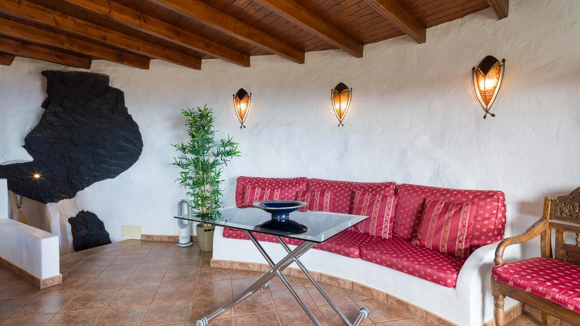 Apartment Castillo Lanzarote Villa Bentley - Luxury Villa -Sleep In A Volcanic Cave Tias