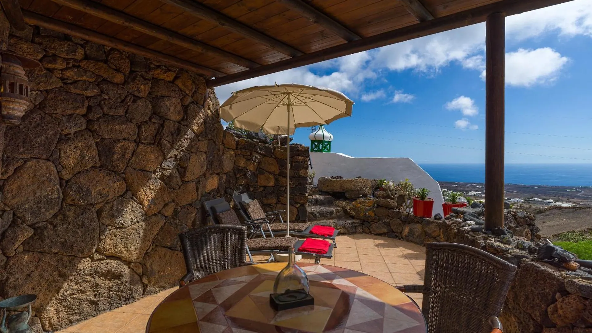 Castillo Lanzarote Villa Bentley - Luxury Villa -Sleep In A Volcanic Cave Tias Spain