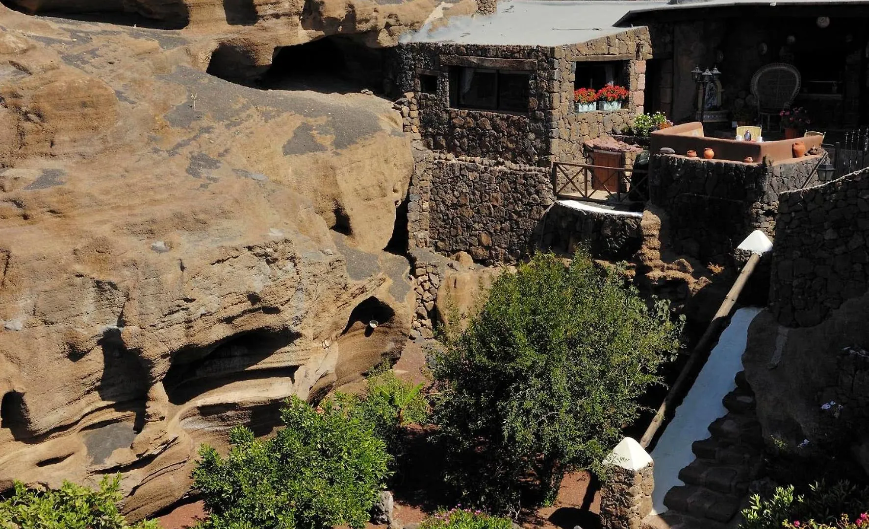 Castillo Lanzarote Villa Bentley - Luxury Villa -Sleep In A Volcanic Cave Tias