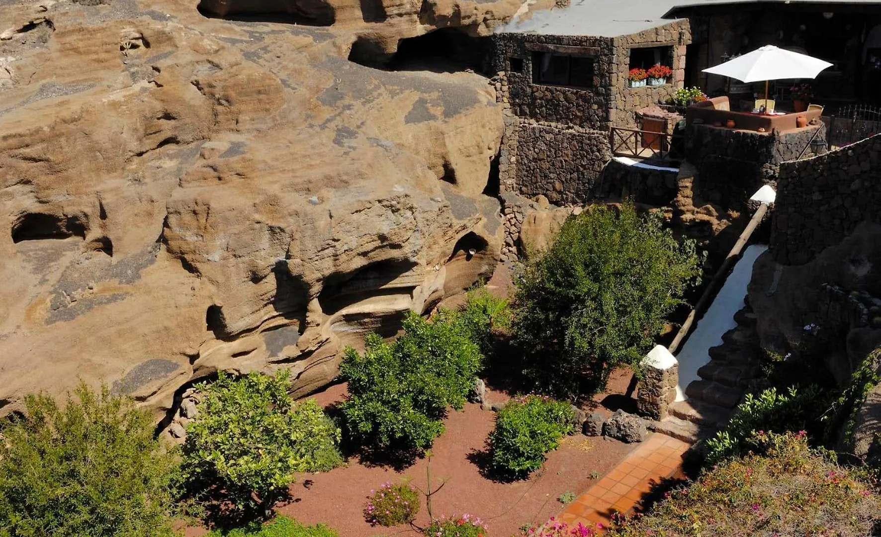 Castillo Lanzarote Villa Bentley - Luxury Villa -Sleep In A Volcanic Cave Tias