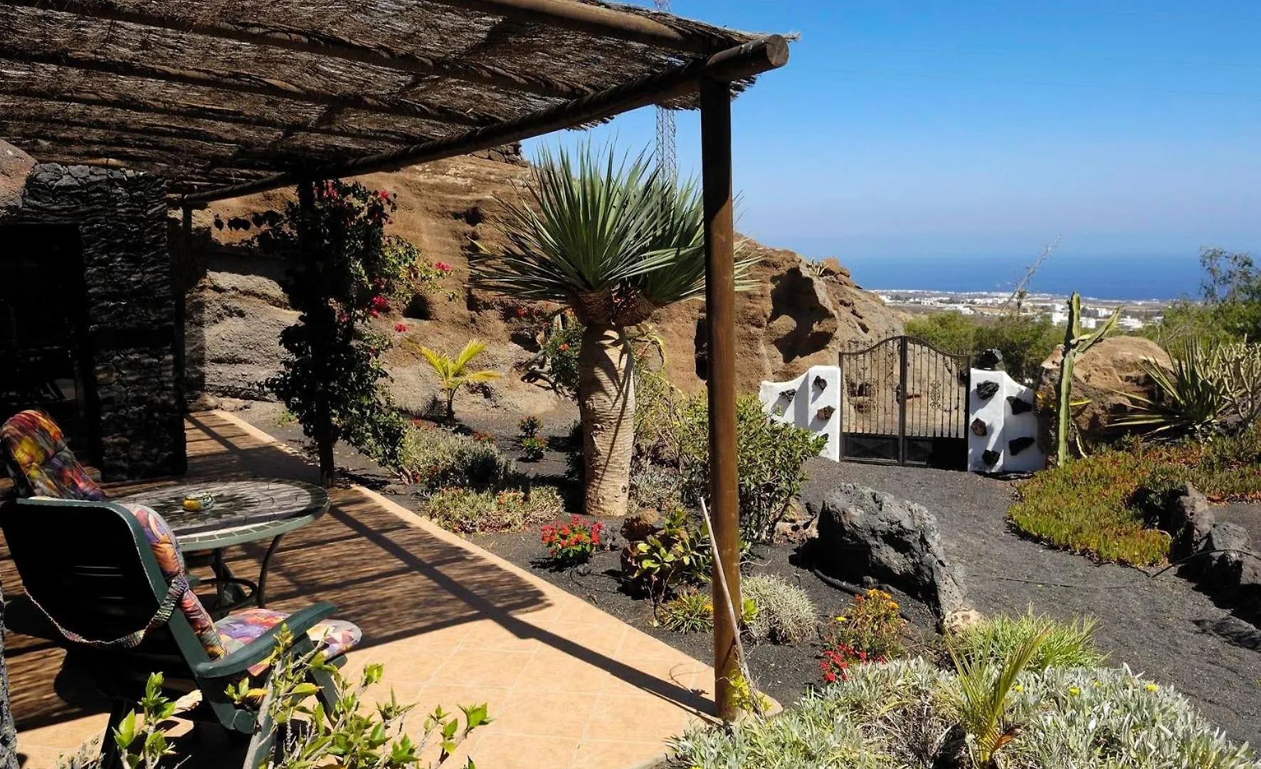 Apartment Castillo Lanzarote Villa Bentley - Luxury Villa -Sleep In A Volcanic Cave Tias