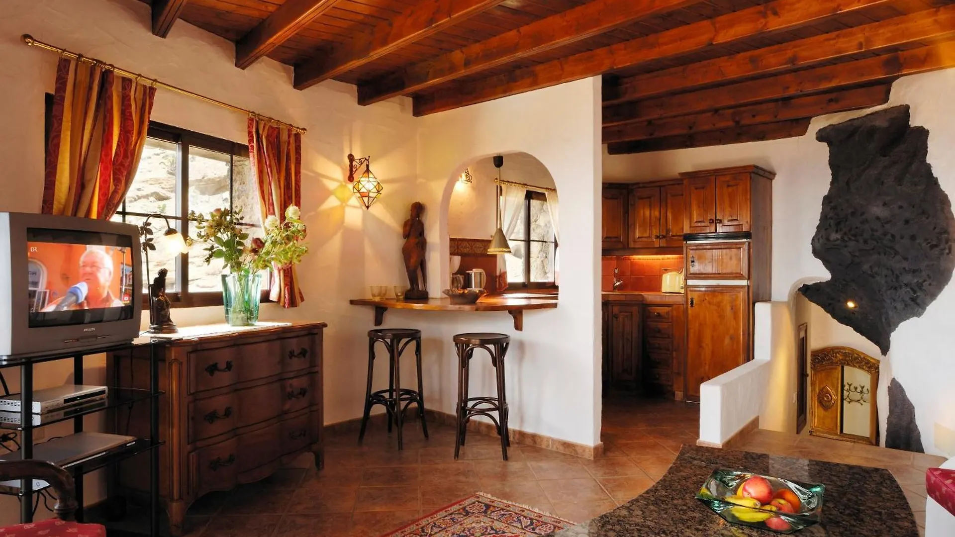 Castillo Lanzarote Villa Bentley - Luxury Villa -Sleep In A Volcanic Cave Tias