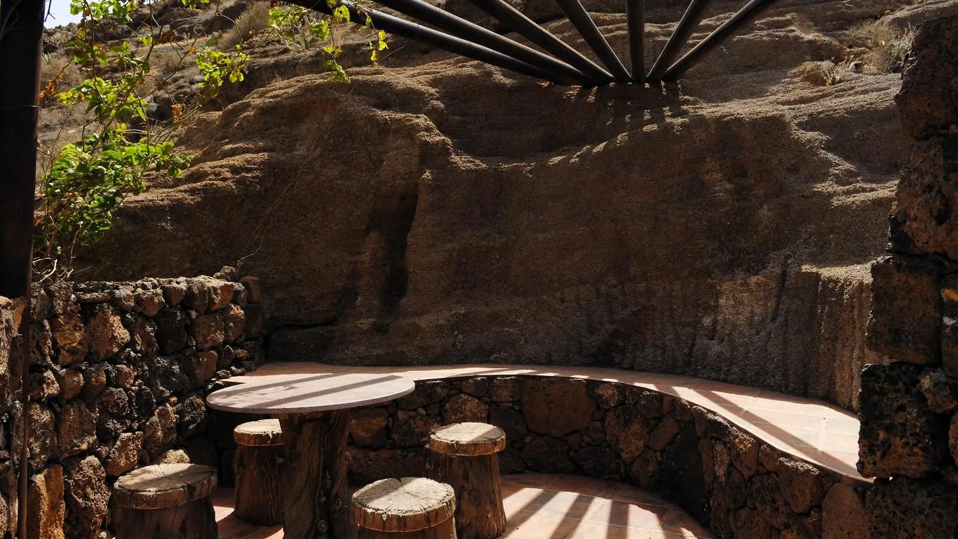 Apartment Castillo Lanzarote Villa Bentley - Luxury Villa -Sleep In A Volcanic Cave Tias