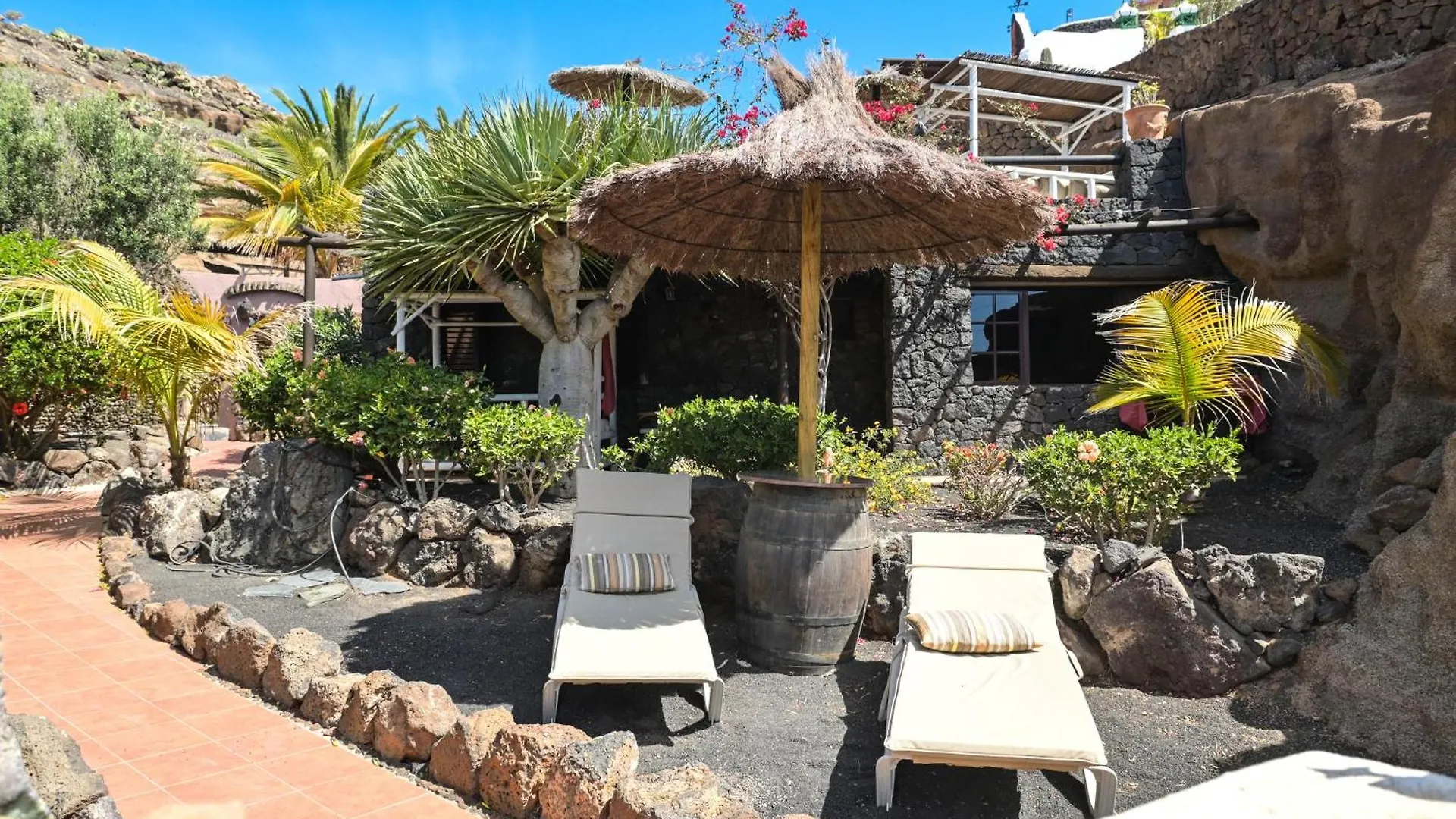 Apartment Castillo Lanzarote Villa Bentley - Luxury Villa -Sleep In A Volcanic Cave Tias